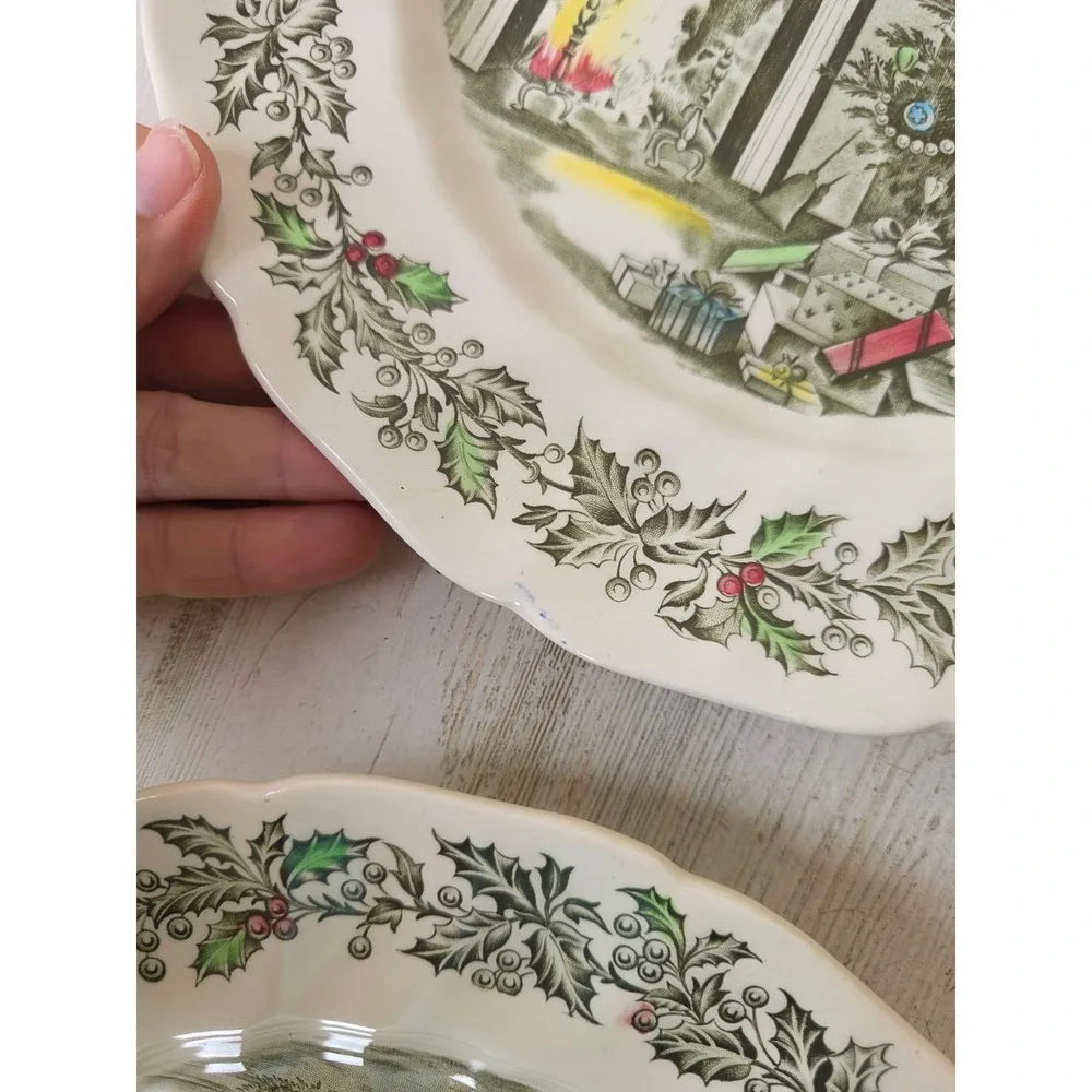 Vintage Johnson bros Xmas merry dinner 10.5 inch plate fireplace tree scene